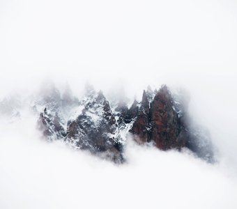 Туманные пики Приэльбрусья