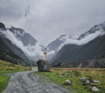 Горная дорога одним пасмурным днём