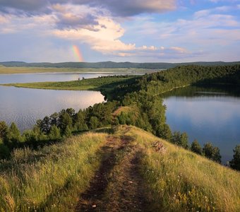 Тропа между озер