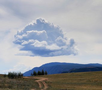 Дорога к облакам на острове Ольхон