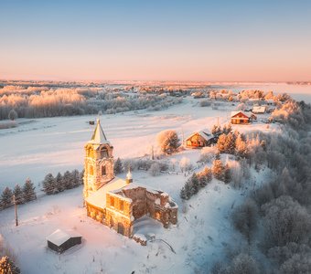 Снежные просторы и разрушенные своды