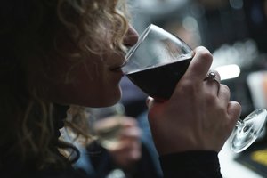 Туристок оштрафуют за привезенное в Россию вино – оно стоило 2 миллиона