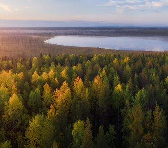 Осенняя панорама озера Ырымвад