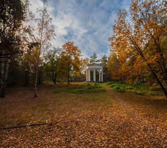 В осеннем парке