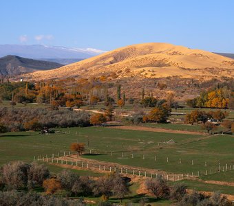 Песчаная гора Сары кум