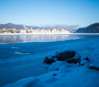 Зимний Енисей у поселка Усть-Мана, Красноярский край