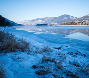 Зимний Енисей у поселка Усть-Мана, Красноярский край