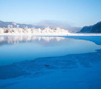 Зимний Енисей у поселка Усть-Мана, Красноярский край
