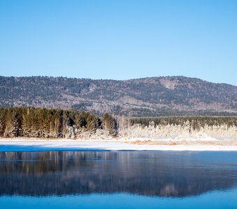 Зимний Енисей у поселка Усть-Мана, Красноярский край