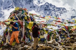 Эверест стал помойкой: там хранится 50 тонн неубранного мусора