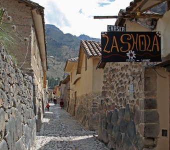 Улочка в горной деревне, Перу