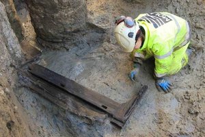 В центре Лондона обнаружили римское погребальное ложе с дубовыми гробами