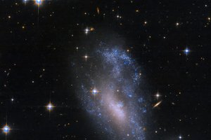 «Хаббл» запечатлел искаженную спиральную галактику UGC 3912