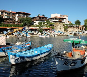 Рыбацкая гавань в старом городе Несебр, Болгария