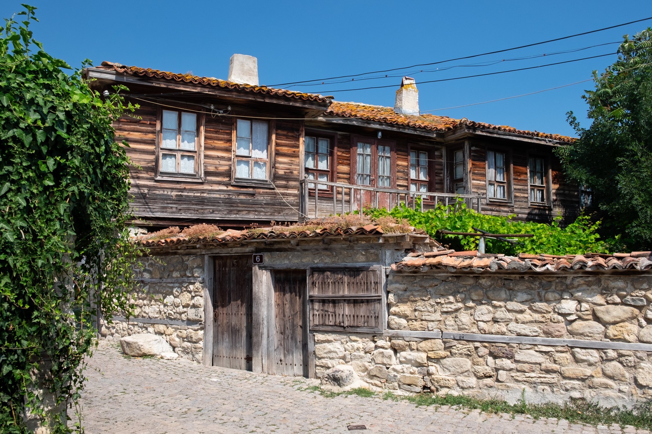 Типичный дом в старом городе Несебр, Болгария