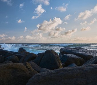 Камни на «морском» берегу