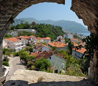 Вид на город Херцег-Нови из крепости Канли Кула, Черногория