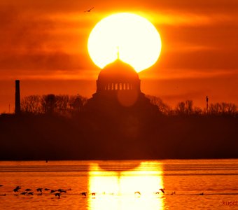 "Петербургские восходы" Морской Никольский собор Кронштадта на восходе солнца