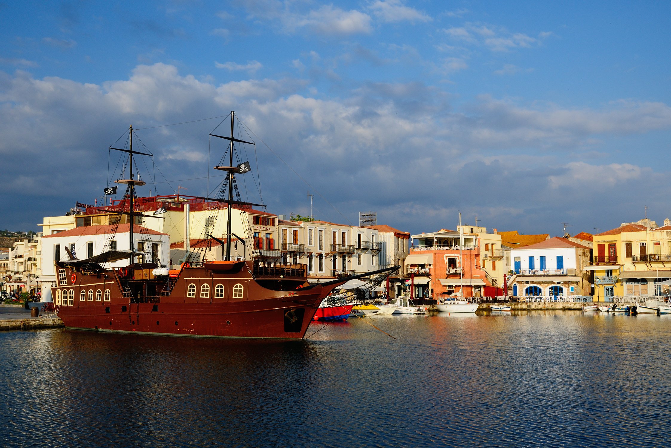 Венецианская гавань в городе Ретимно, о. Крит, Греция