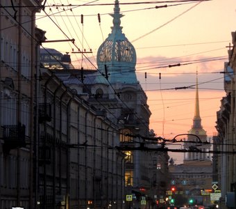 Шумный город