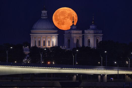 Самое мощное суперлуние этого года случится уже на этой неделе