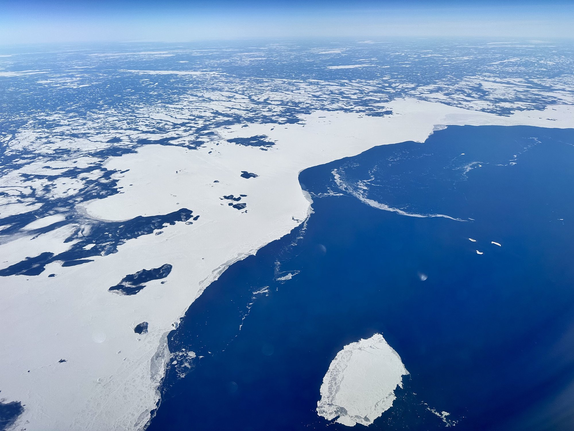 Снежный кораблик в Белом море