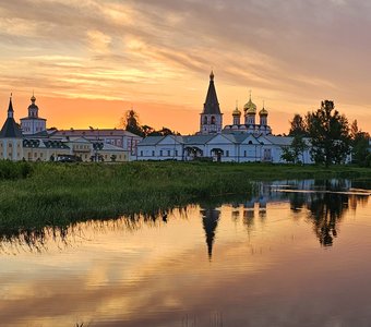 Рассвет в Иверском монастыре