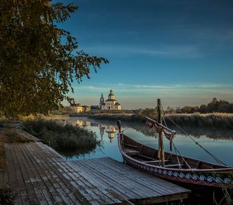 В утренней морозной тишине