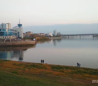 Смывает осень свои краски