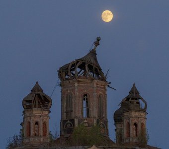 На часах 00:10. Лунная ночь в селе Кырмыж