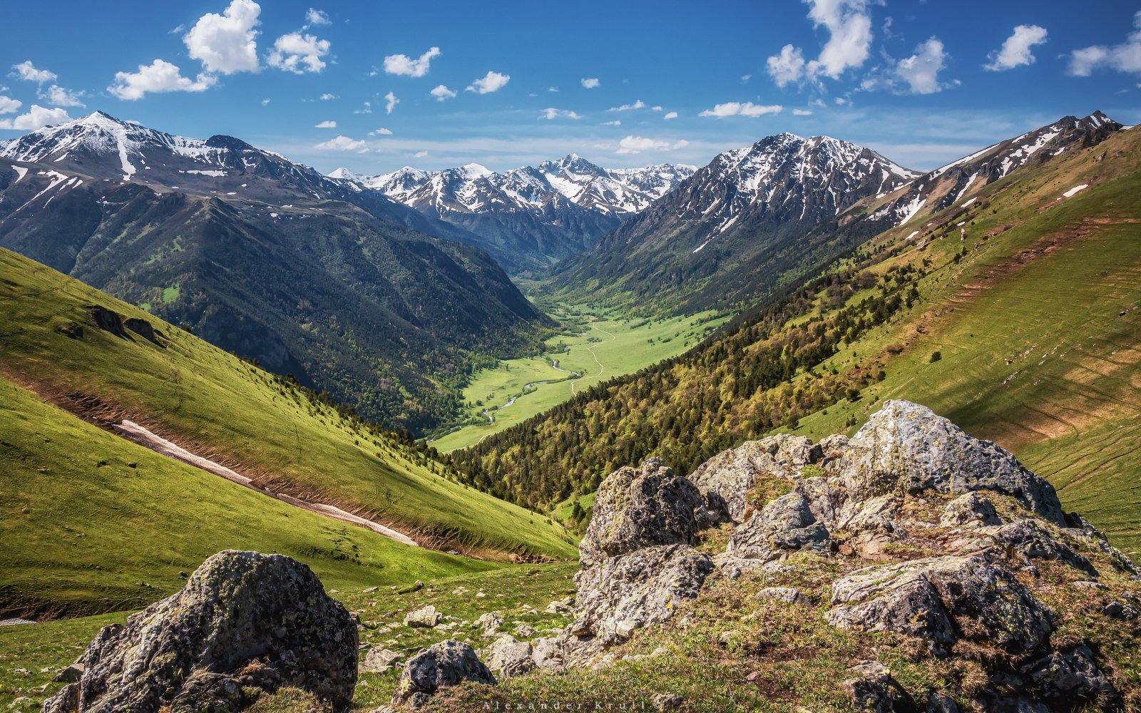 В весенних горах