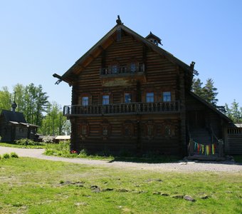 Новосаратовка, памятник деревянного зодчетва, изба