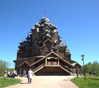 Новосаратовка, памятник деревянного зодчества