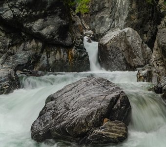 Водопад на реке Кынгарга