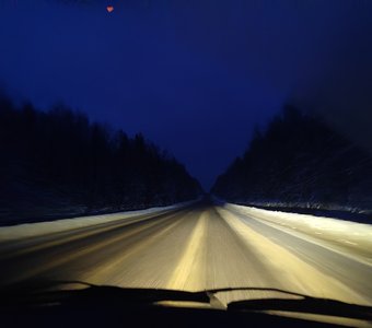 Дорога в зимную ночь