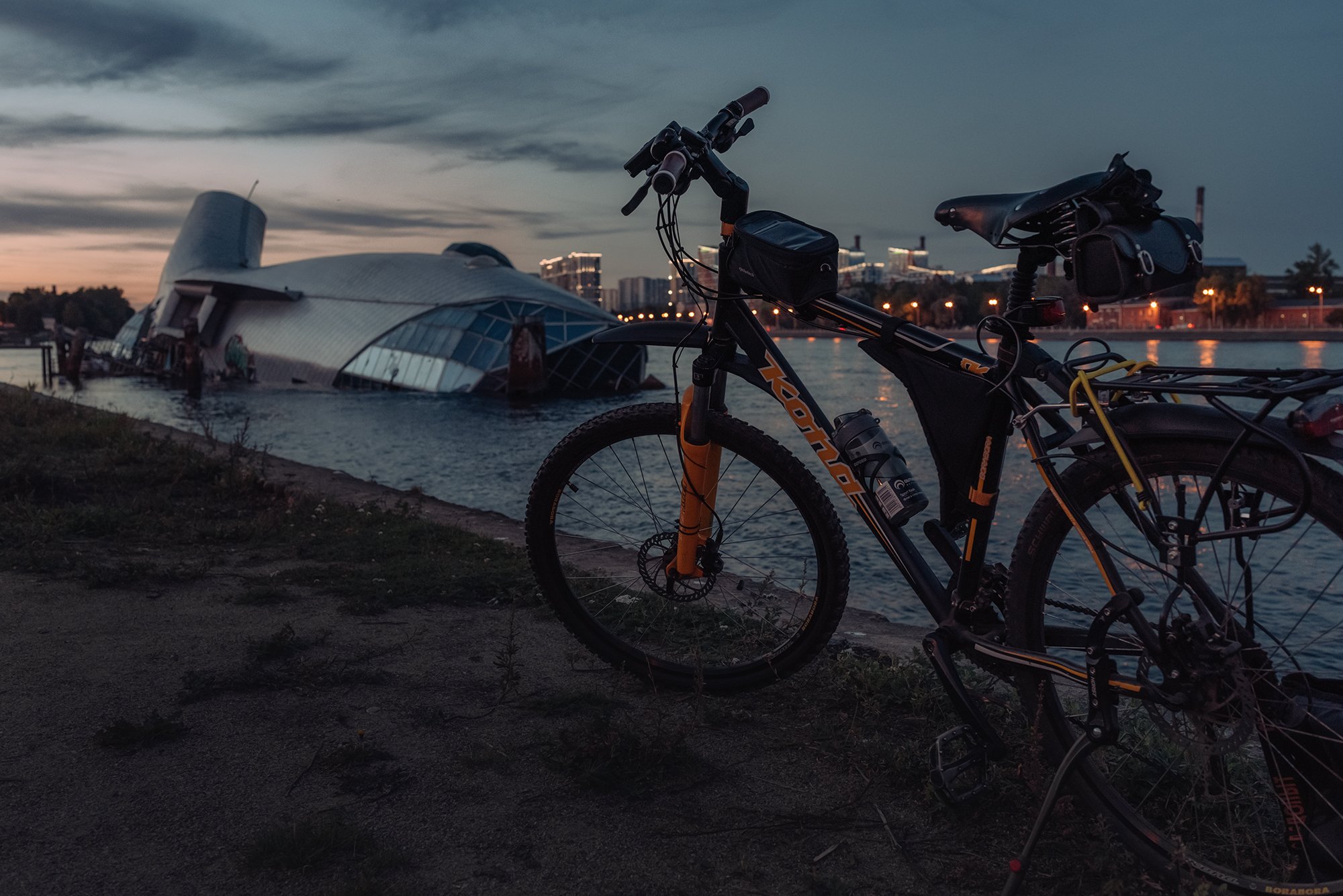 Кит и велосипед