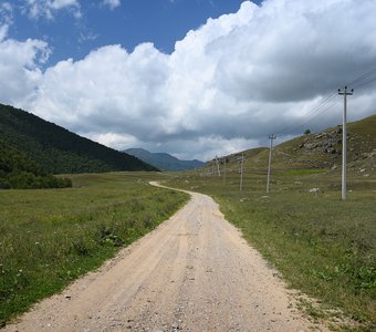 Дорога в ущелье реки Хасаут, Карачаево-Черкесская Республика