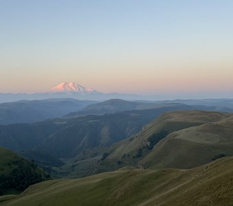 Рассвет на Приэльбрусье