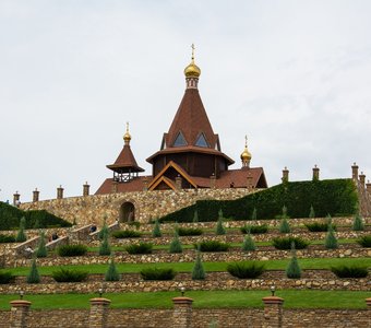 И на вершине храм...