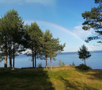 Радуга над озером