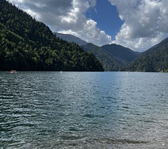 Горы, озеро и летнее вдохновение