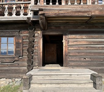 На пороге дома