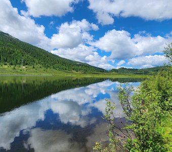 Черное озеро