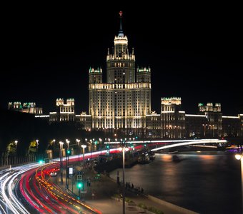 Сталинская высотка ночью