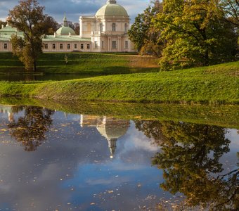 Есть в графском парке старый пруд