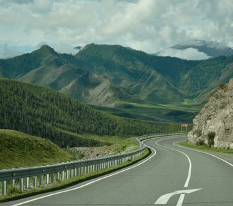 Чуйский тракт около села Чибит, Республика Алтай