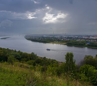 Приближение бури над Окой