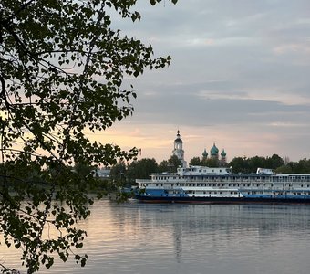 Издалека долго течет река Волга. Ярославль, Толга.