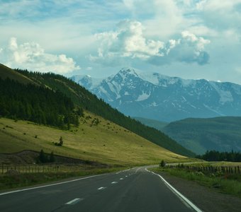 Чуйский тракт в районе села Курай. Республика Алтай