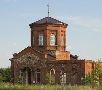 Церковь в поле